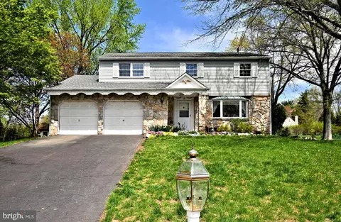 1041 Hunter Hill Dr, Lansdale, PA 19446