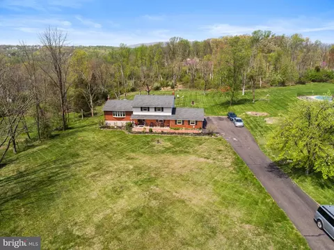 2097 Needhammer Rd, Pottstown, PA 19464