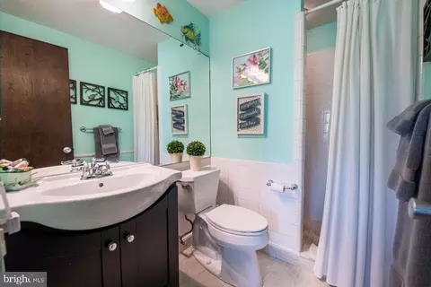 Bath - 340 Danell Rd, Wayne, PA 19087 photo 2 of 3