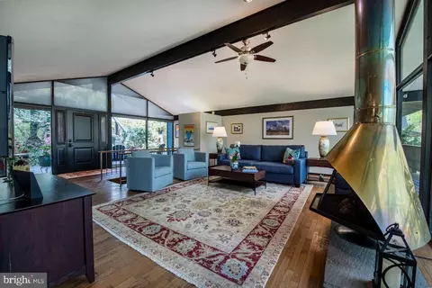 Living - 340 Danell Rd, Wayne, PA 19087 photo 2 of 4