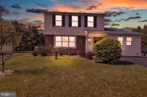 490 Cheswyck Dr, Harleysville, PA 19438