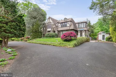 8300 Cedar Rd, Elkins Park, PA 19027