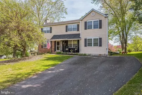 10 Shawnee Ln, Royersford, PA 19468