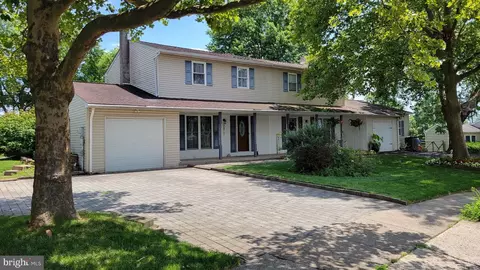 2817 N Ford Dr, Hatfield, PA 19440