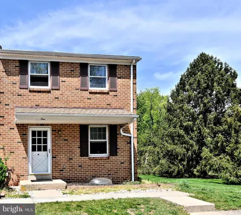 1 Valley Dr, Telford, PA 18969