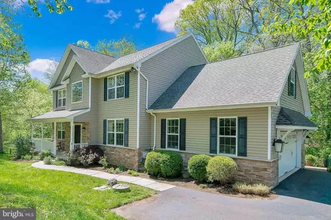 8 Featherbed Ln, Norristown, PA 19403
