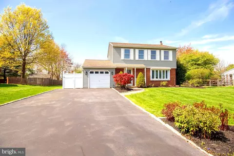 146 Station Dr, North Wales, PA 19454