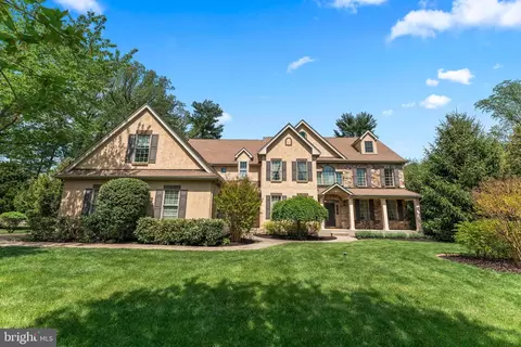 1061 Laurel Hill Ln, Meadowbrook, PA 19046