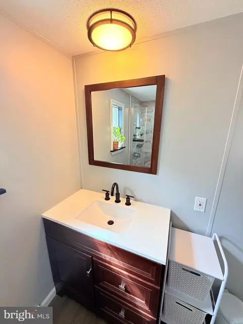 Bath - 38 Clara St, Norristown, PA 19403 photo 1 of 3