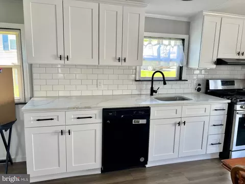 Kitchen - 38 Clara St, Norristown, PA 19403 photo 5 of 5
