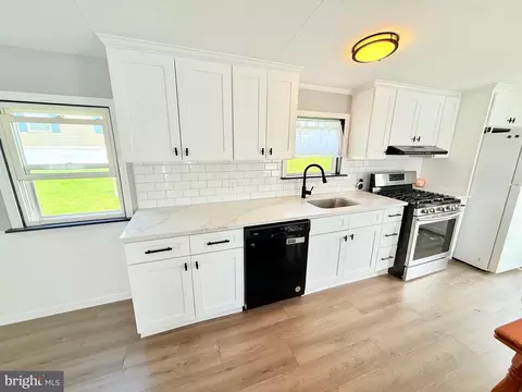 Kitchen - 38 Clara St, Norristown, PA 19403 photo 4 of 5