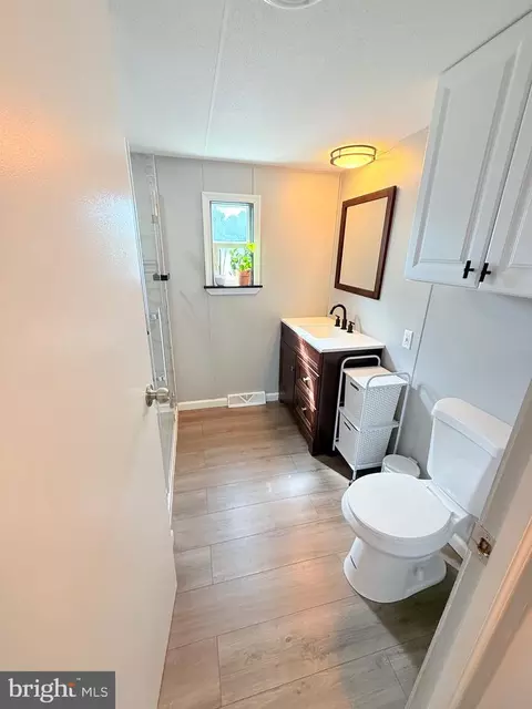 Bath - 38 Clara St, Norristown, PA 19403 photo 3 of 3
