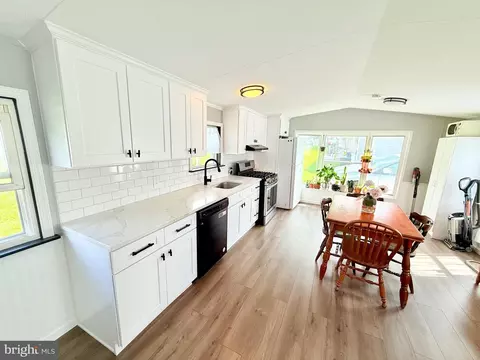Kitchen - 38 Clara St, Norristown, PA 19403 photo 3 of 5