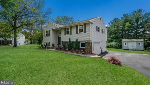 105 Azalea Pl, North Wales, PA 19454