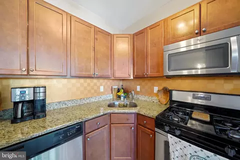Kitchen - 329 Ross Ct, Wyncote, PA 19095 photo 2 of 3