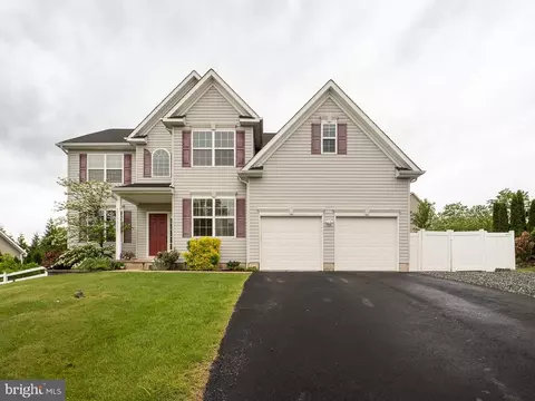106 Lawrence Dr, Gilbertsville, PA 19525