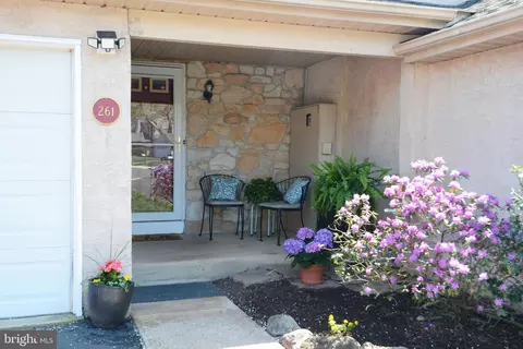 261 Parkview Dr, Souderton, PA 18964