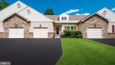 2141 Hidden Meadow Dr, Colmar, PA 18915