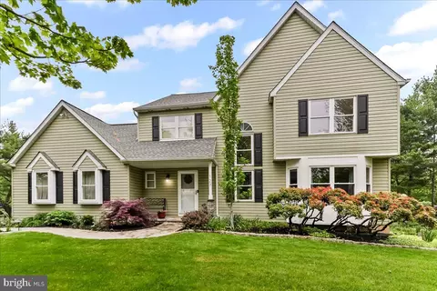 127 Cathedral Dr, North Wales, PA 19454