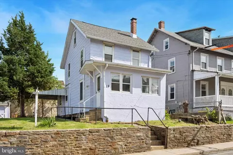 19 S Warner Ave, Bryn Mawr, PA 19010