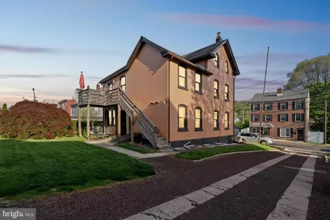 814 E Hector St, Conshohocken, PA 19428