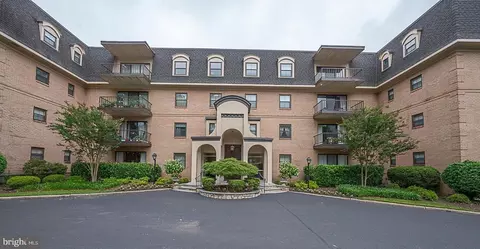 601 Montgomery Ave #303, Bryn Mawr, PA 19010