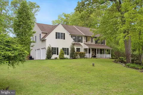 210 Hollowbush Ln, Perkiomenville, PA 18074