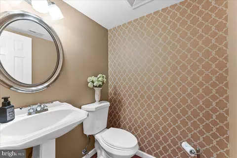 Bath - 780 Tannery Dr, Wayne, PA 19087 photo 3 of 7