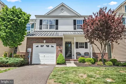 2060 Morgan Hill Dr, Pennsburg, PA 18073