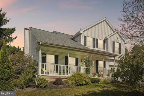 19 Pebble Beach Ln, Pottstown, PA 19464