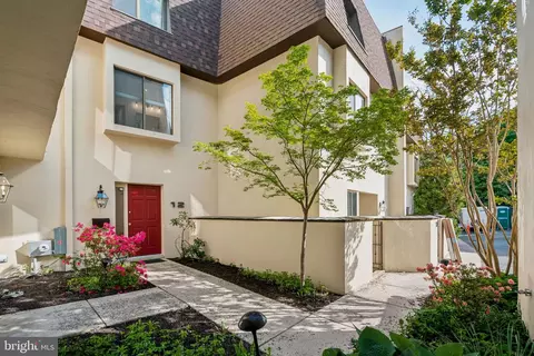 100 Llanalew Rd #12, Haverford, PA 19041