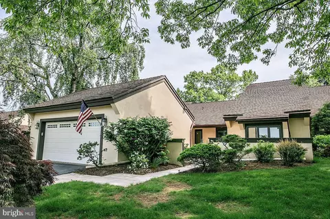 2 Bugle Ln, Blue Bell, PA 19422