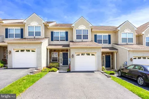 104 Golf Cart Dr, Norristown, PA 19403