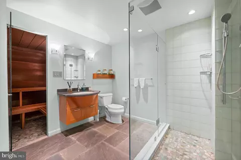 Bath - 590 Fletcher Rd, Wayne, PA 19087 photo 4 of 5