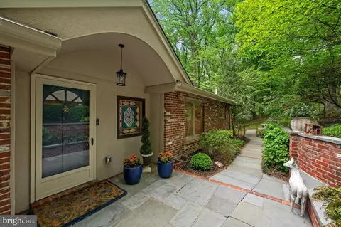 590 Fletcher Rd, Wayne, PA 19087