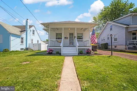 82 W Hamlin Ave, Telford, PA 18969
