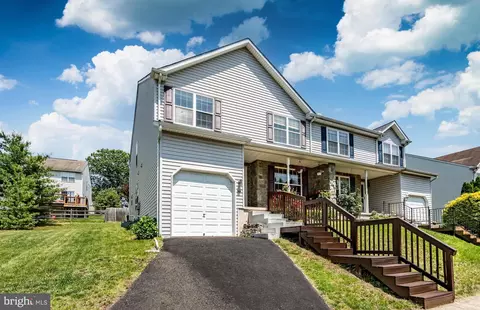 260 Shirley Ln, Pennsburg, PA 18073