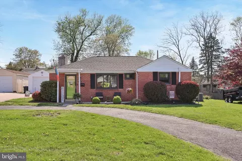 828 Woodbrook Ln, Plymouth Meeting, PA 19462