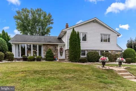 16 Durand Rd, Huntingdon Valley, PA 19006