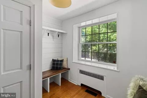 Entry Way - 600 Mulford Rd, Wyncote, PA 19095 photo 3 of 12