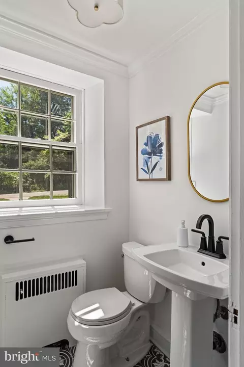 Bath - 600 Mulford Rd, Wyncote, PA 19095 photo 1 of 9