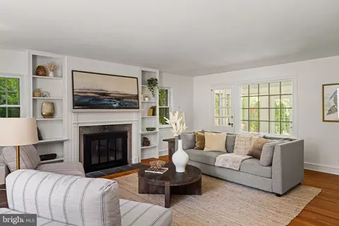 Living - 600 Mulford Rd, Wyncote, PA 19095 photo 2 of 8