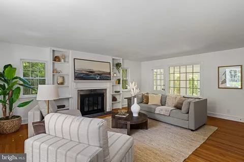 Living - 600 Mulford Rd, Wyncote, PA 19095 photo 1 of 8