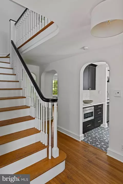 Entry Way - 600 Mulford Rd, Wyncote, PA 19095 photo 9 of 12