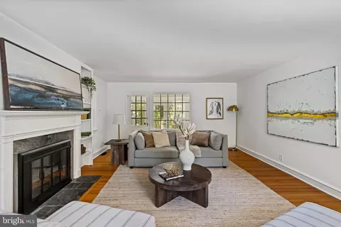 Living - 600 Mulford Rd, Wyncote, PA 19095 photo 7 of 8