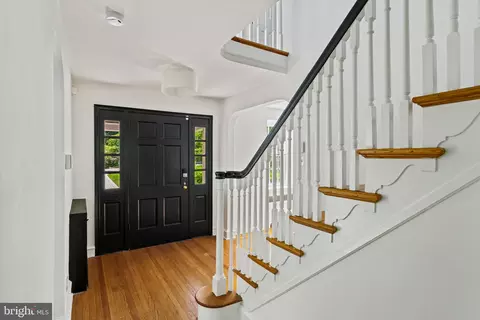 Entry Way - 600 Mulford Rd, Wyncote, PA 19095 photo 5 of 12