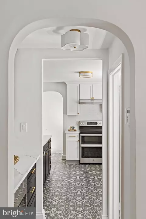 Entry Way - 600 Mulford Rd, Wyncote, PA 19095 photo 8 of 12