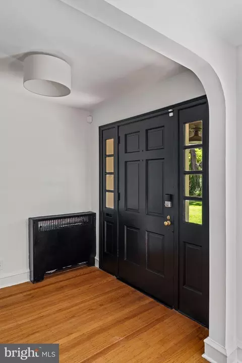 Entry Way - 600 Mulford Rd, Wyncote, PA 19095 photo 7 of 12