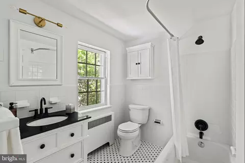 Bath - 600 Mulford Rd, Wyncote, PA 19095 photo 3 of 9