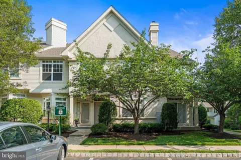 704 Dresher Woods Dr, Dresher, PA 19025
